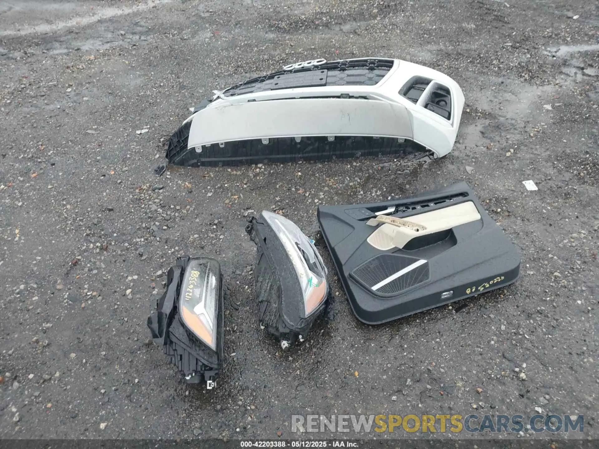 12 Photograph of a damaged car WA1EAAFY4P2073760 AUDI Q5 2023