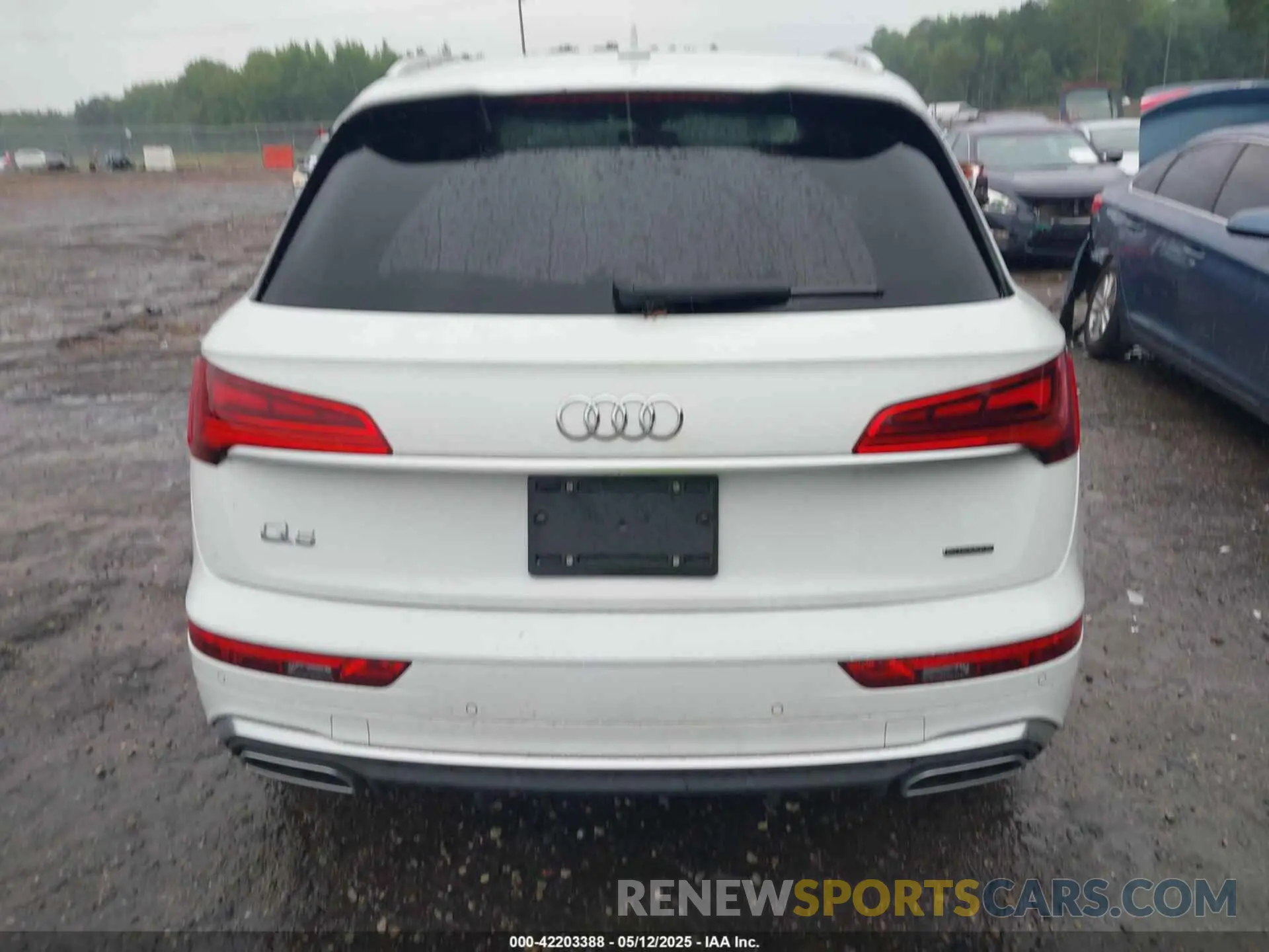 17 Photograph of a damaged car WA1EAAFY4P2073760 AUDI Q5 2023