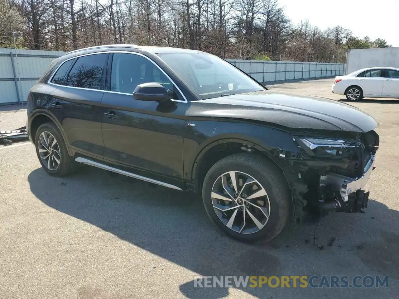 4 Photograph of a damaged car WA1EAAFY4P2140700 AUDI Q5 2023
