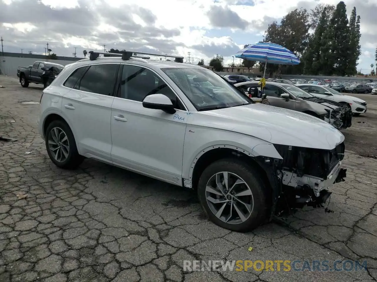 4 Photograph of a damaged car WA1EAAFY4P2160526 AUDI Q5 2023