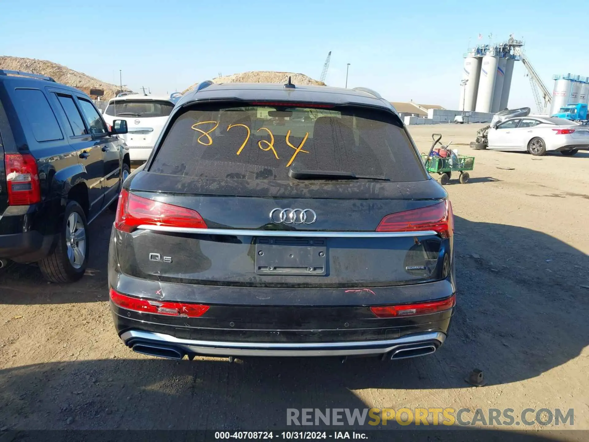 16 Photograph of a damaged car WA1EAAFY5P2021697 AUDI Q5 2023