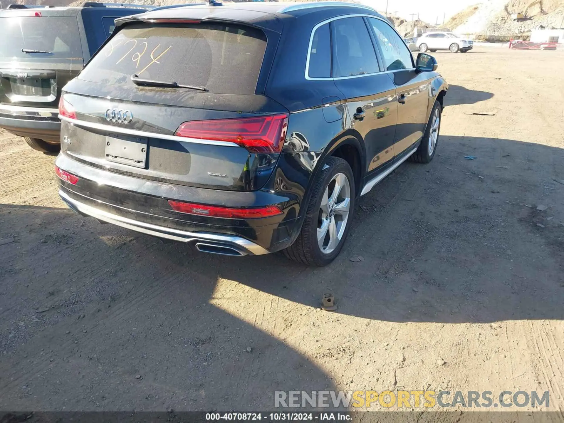4 Photograph of a damaged car WA1EAAFY5P2021697 AUDI Q5 2023