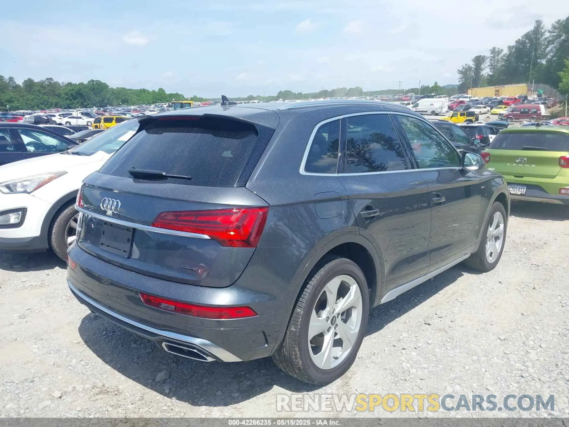 4 Photograph of a damaged car WA1EAAFY6P2016122 AUDI Q5 2023