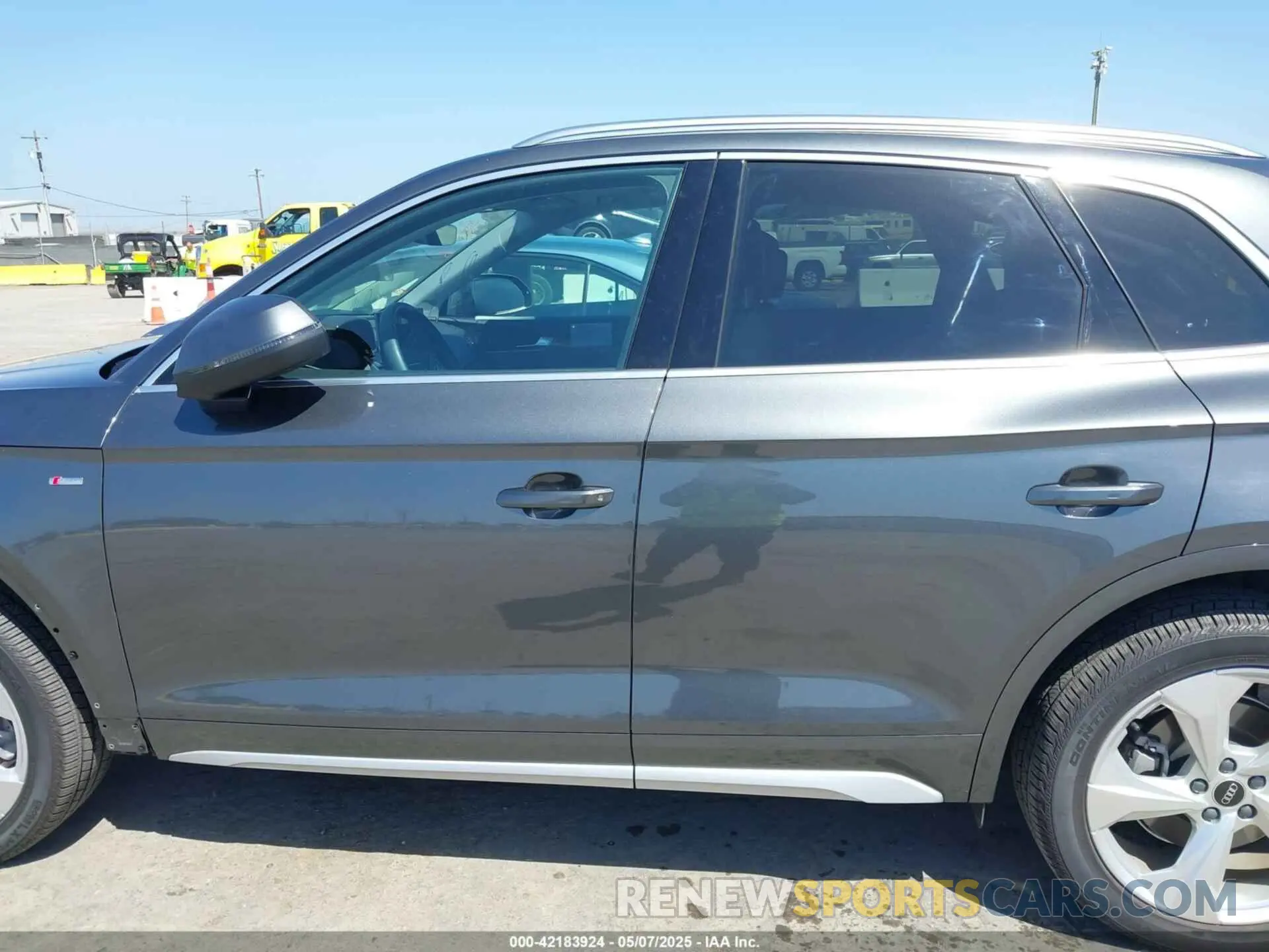 15 Photograph of a damaged car WA1EAAFY6P2191826 AUDI Q5 2023