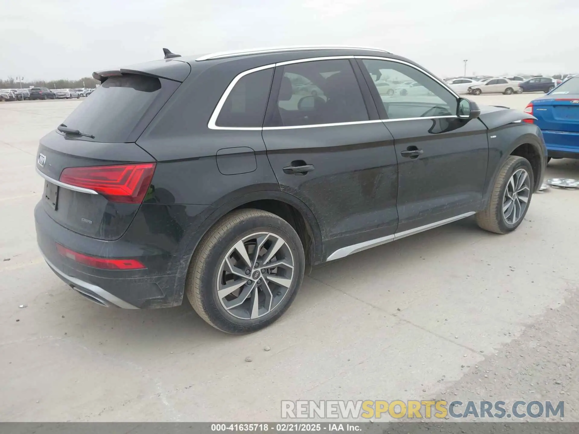 4 Photograph of a damaged car WA1EAAFY7P2002973 AUDI Q5 2023