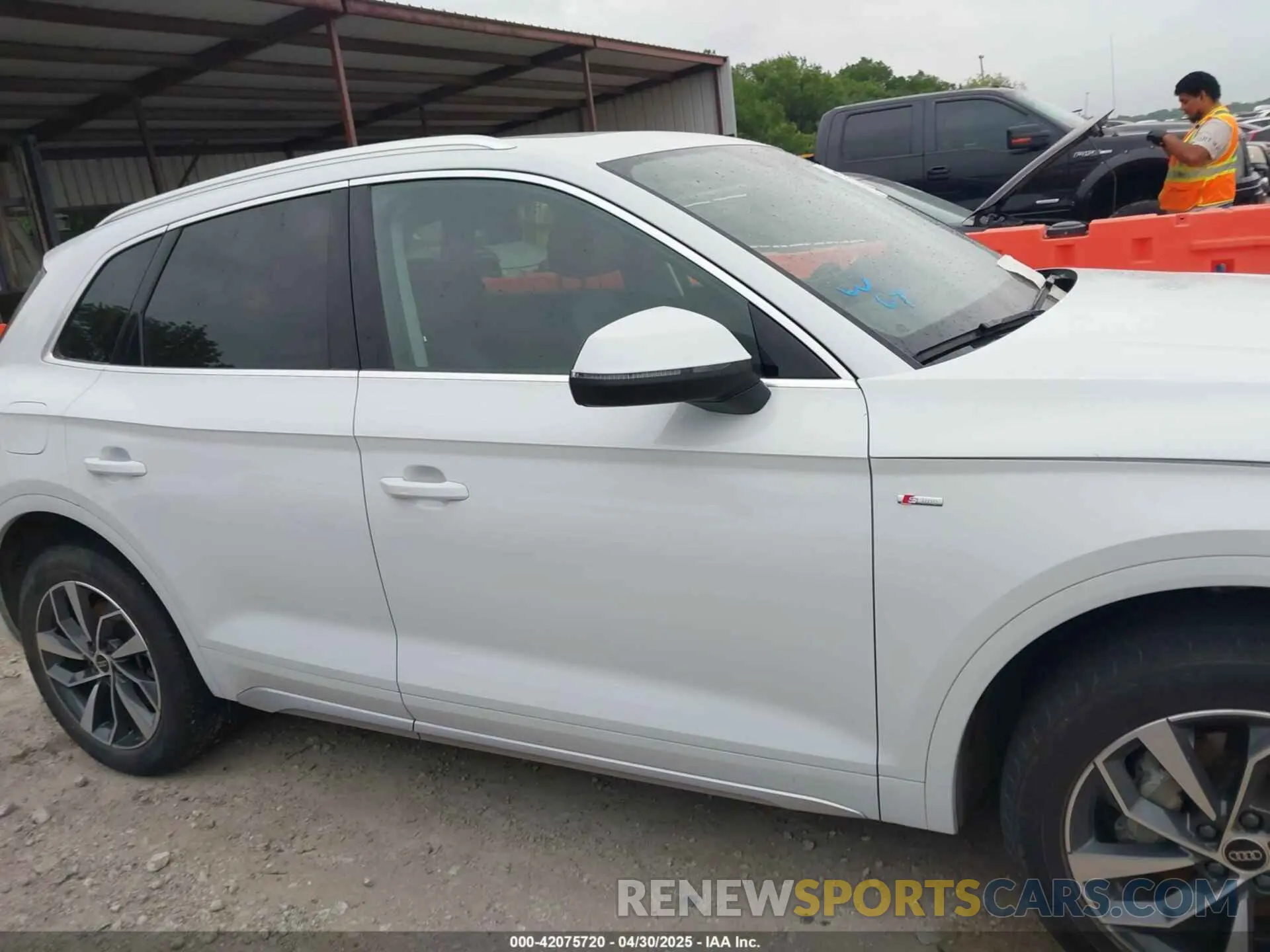 13 Photograph of a damaged car WA1EAAFY9P2053732 AUDI Q5 2023