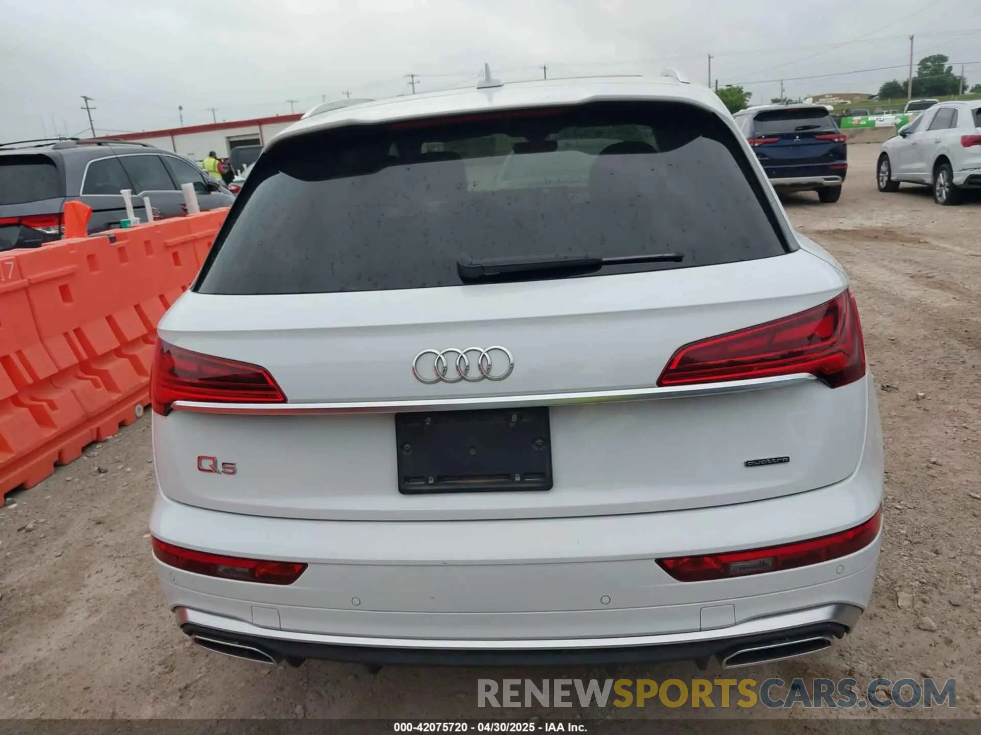 16 Photograph of a damaged car WA1EAAFY9P2053732 AUDI Q5 2023