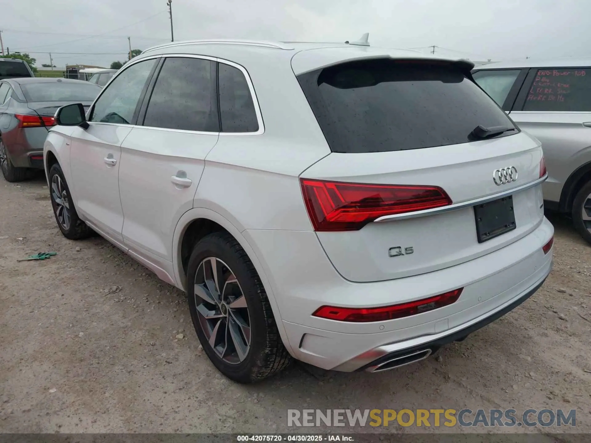 3 Photograph of a damaged car WA1EAAFY9P2053732 AUDI Q5 2023