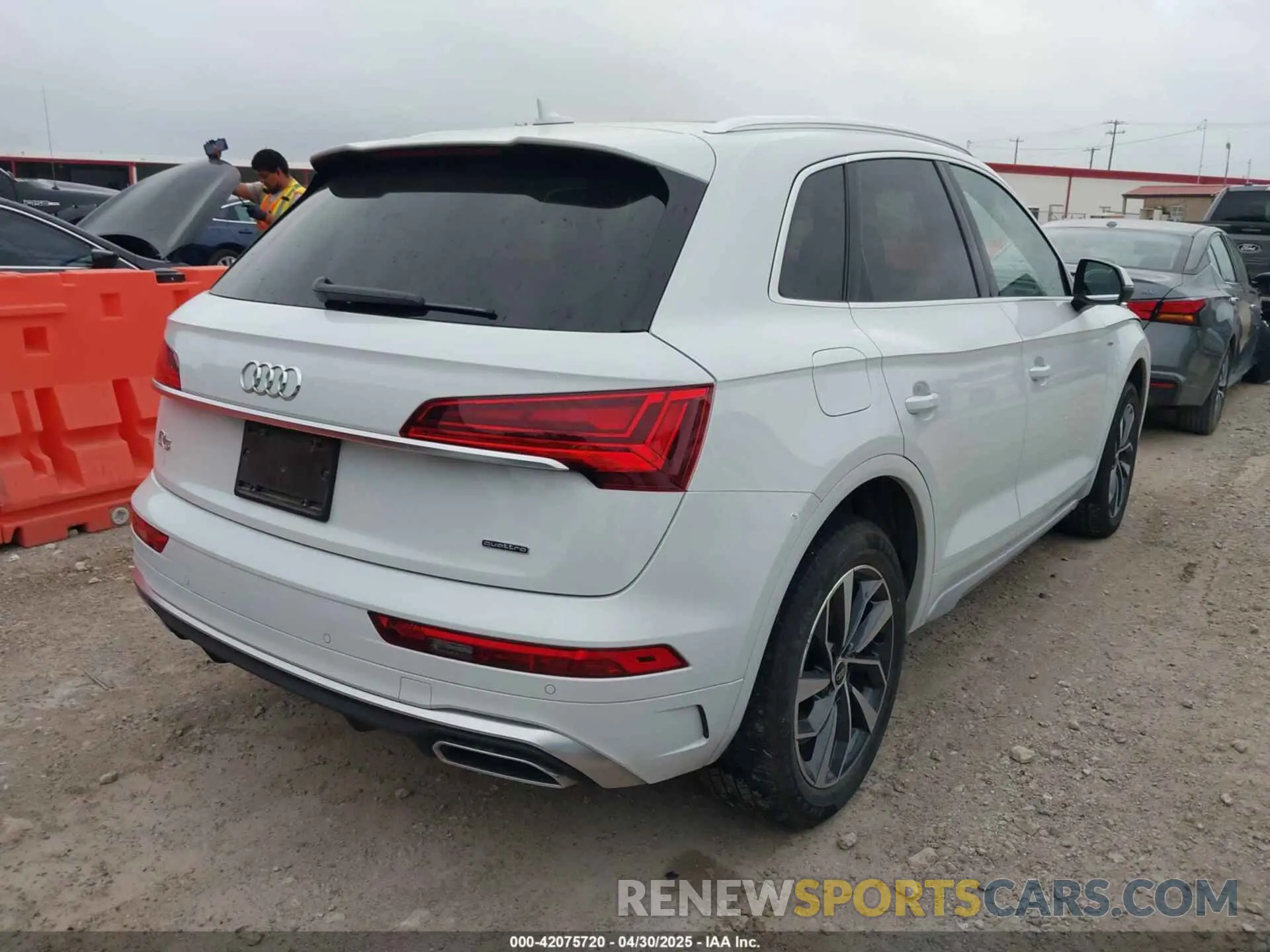 4 Photograph of a damaged car WA1EAAFY9P2053732 AUDI Q5 2023