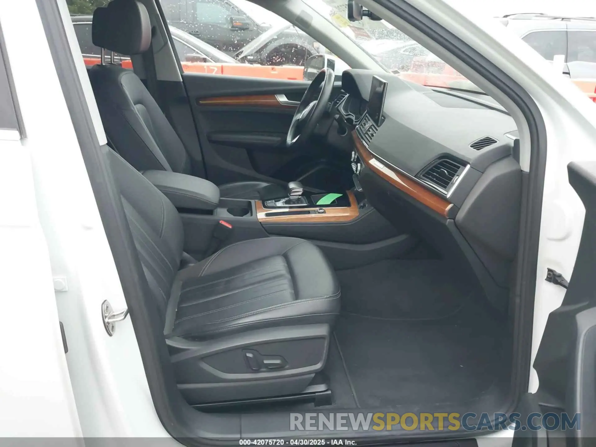 5 Photograph of a damaged car WA1EAAFY9P2053732 AUDI Q5 2023