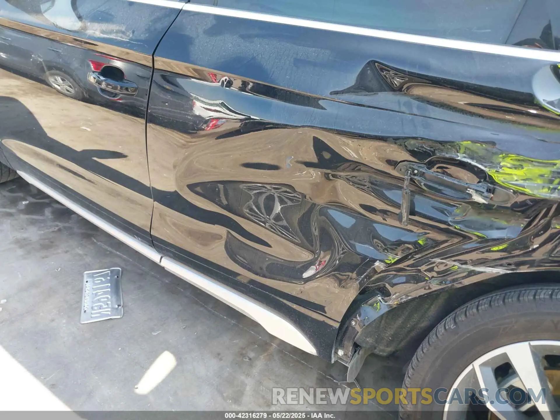 12 Photograph of a damaged car WA1EAAFYXP2056610 AUDI Q5 2023