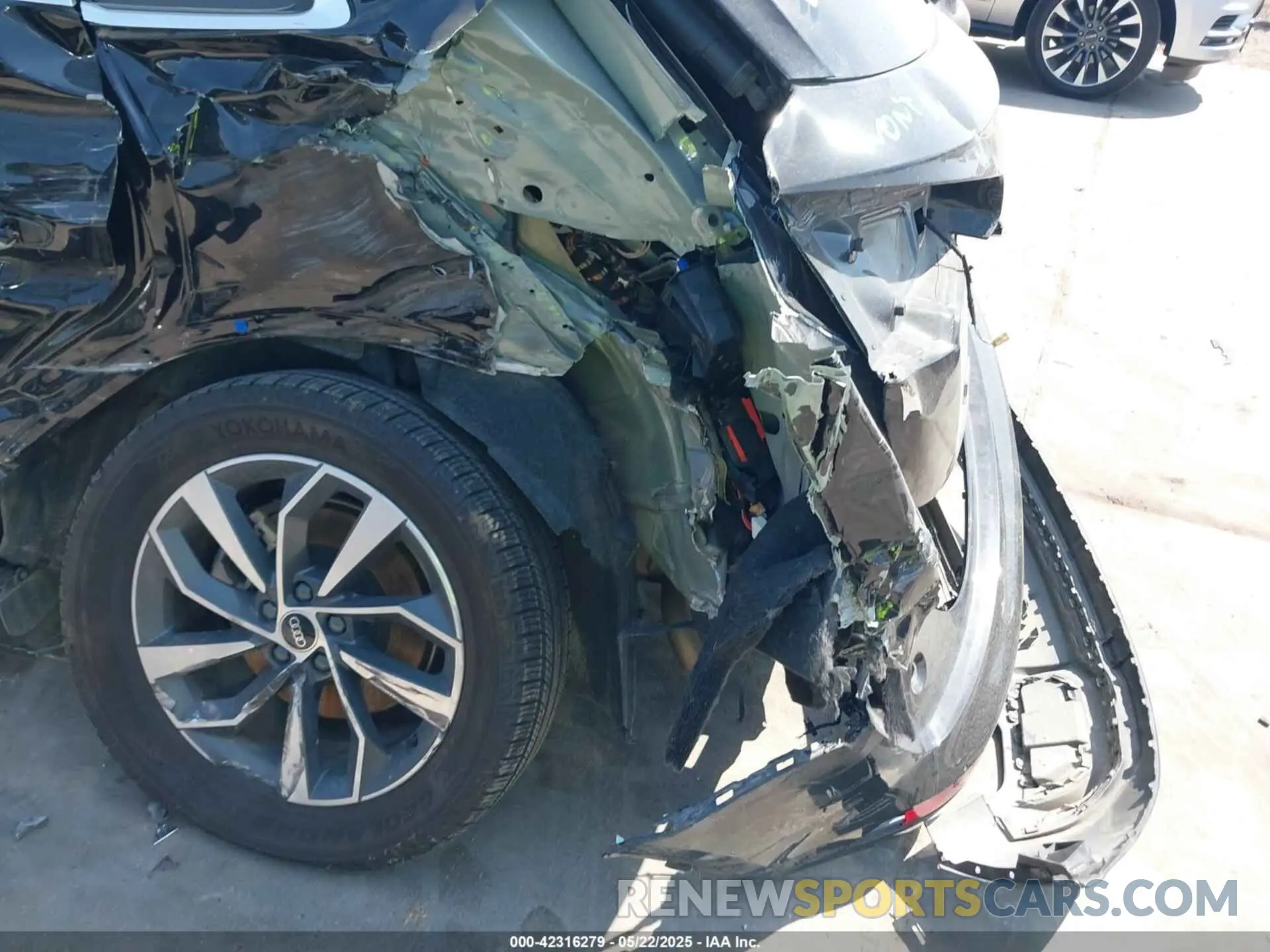 18 Photograph of a damaged car WA1EAAFYXP2056610 AUDI Q5 2023