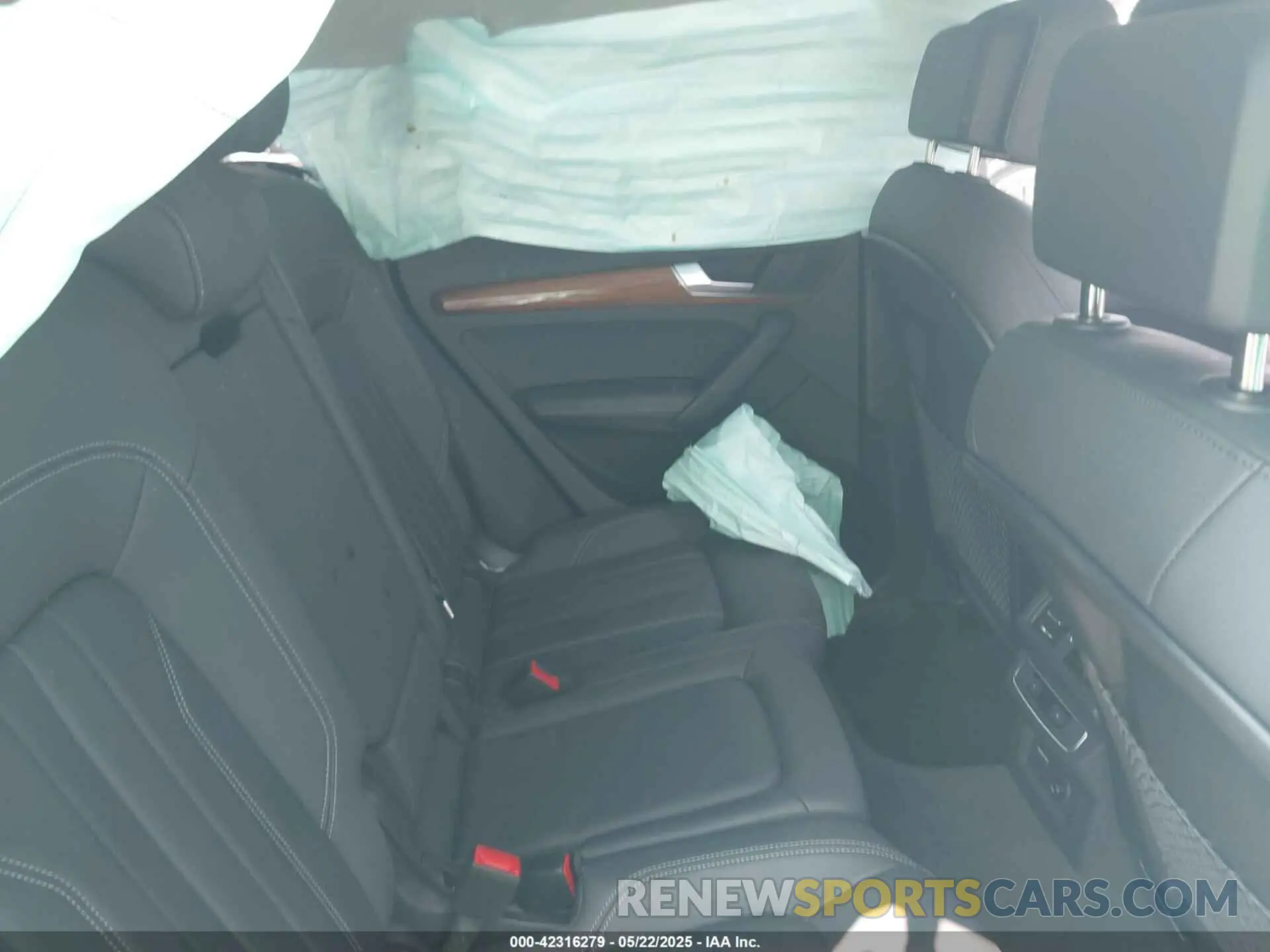 8 Photograph of a damaged car WA1EAAFYXP2056610 AUDI Q5 2023