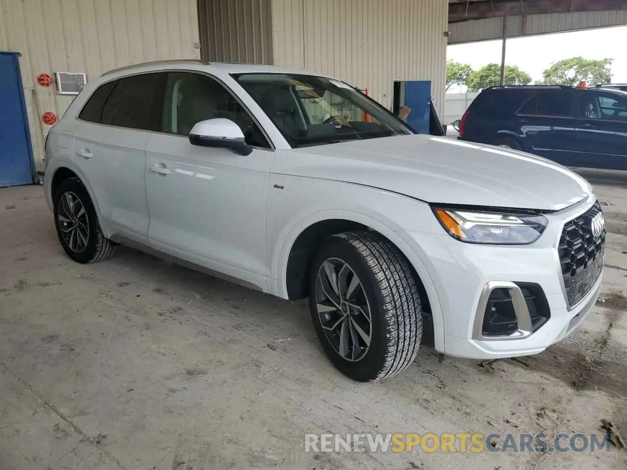 4 Photograph of a damaged car WA1EAAFYXP2112691 AUDI Q5 2023