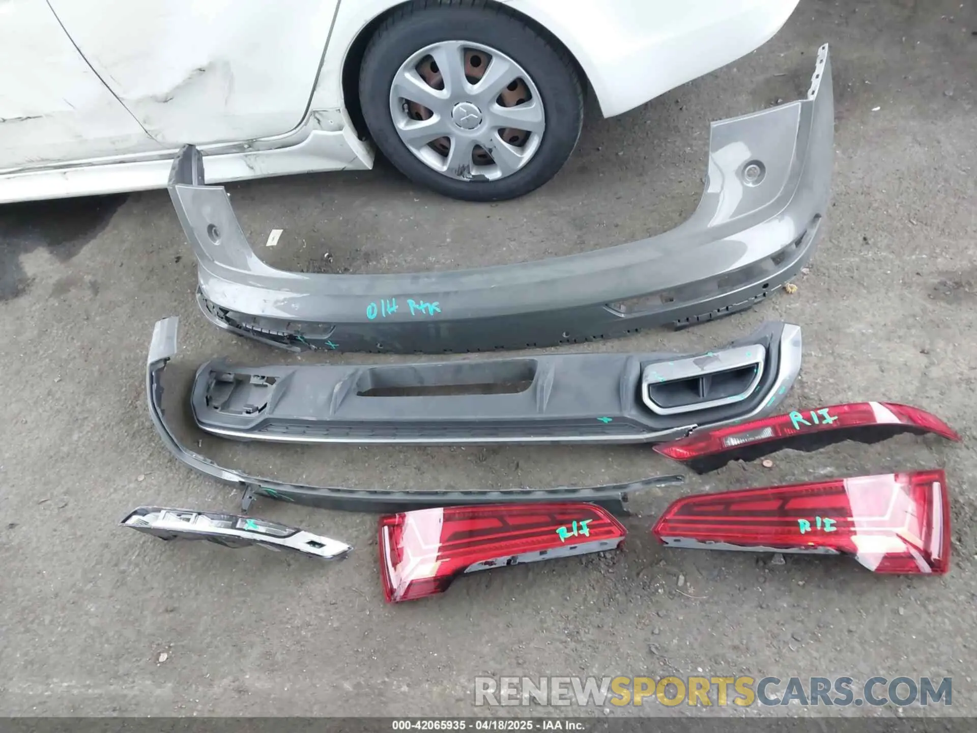 12 Photograph of a damaged car WA1FAAFY2P2016428 AUDI Q5 2023