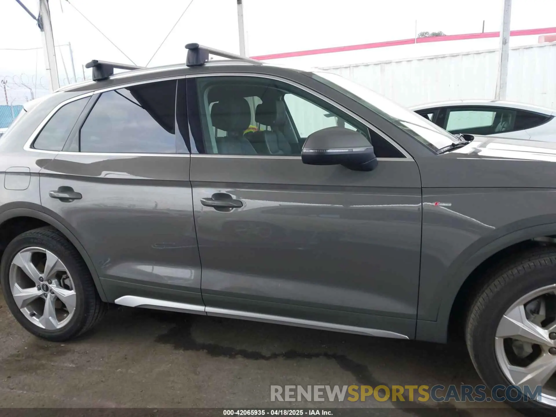 14 Photograph of a damaged car WA1FAAFY2P2016428 AUDI Q5 2023