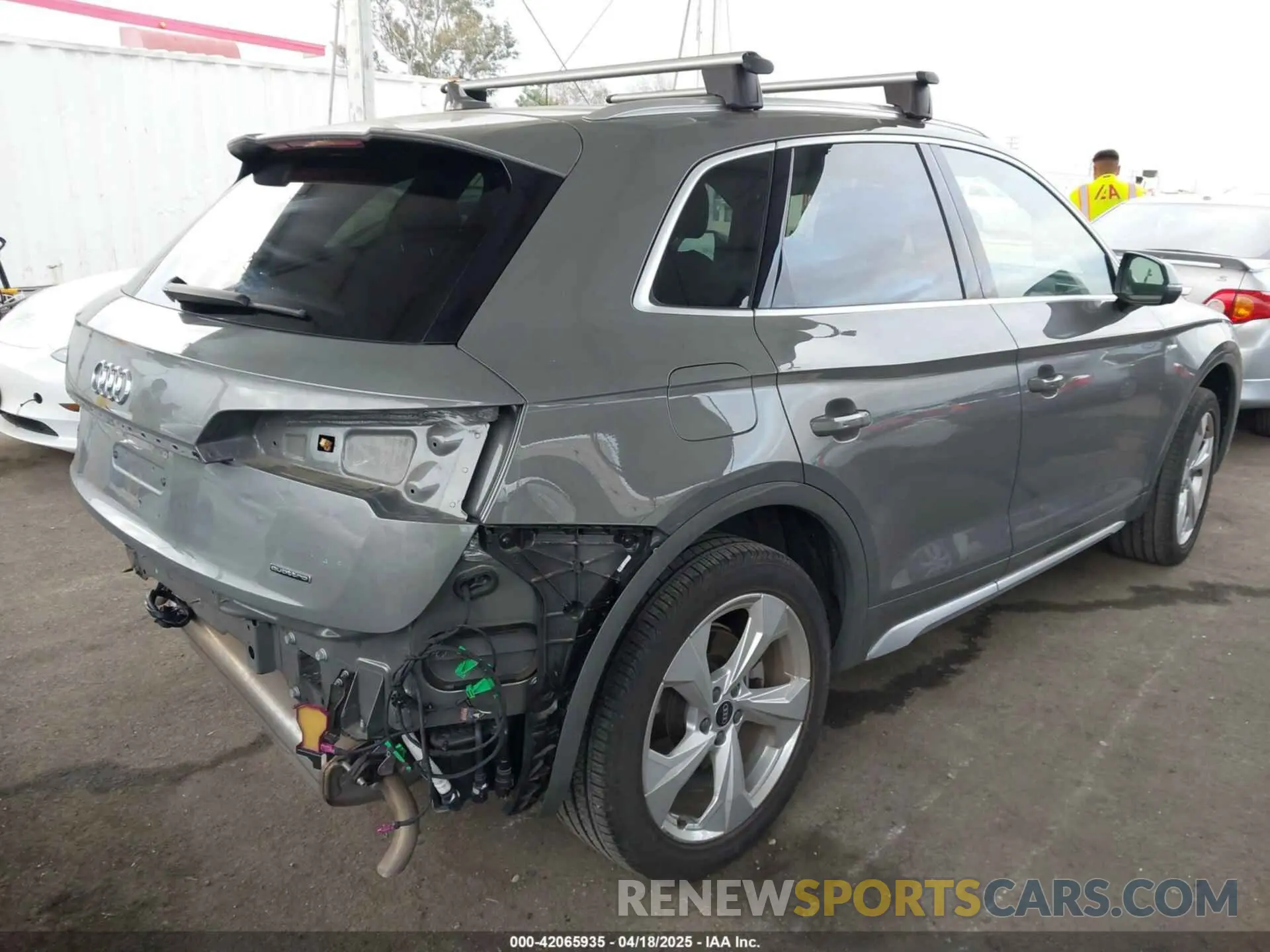 4 Photograph of a damaged car WA1FAAFY2P2016428 AUDI Q5 2023