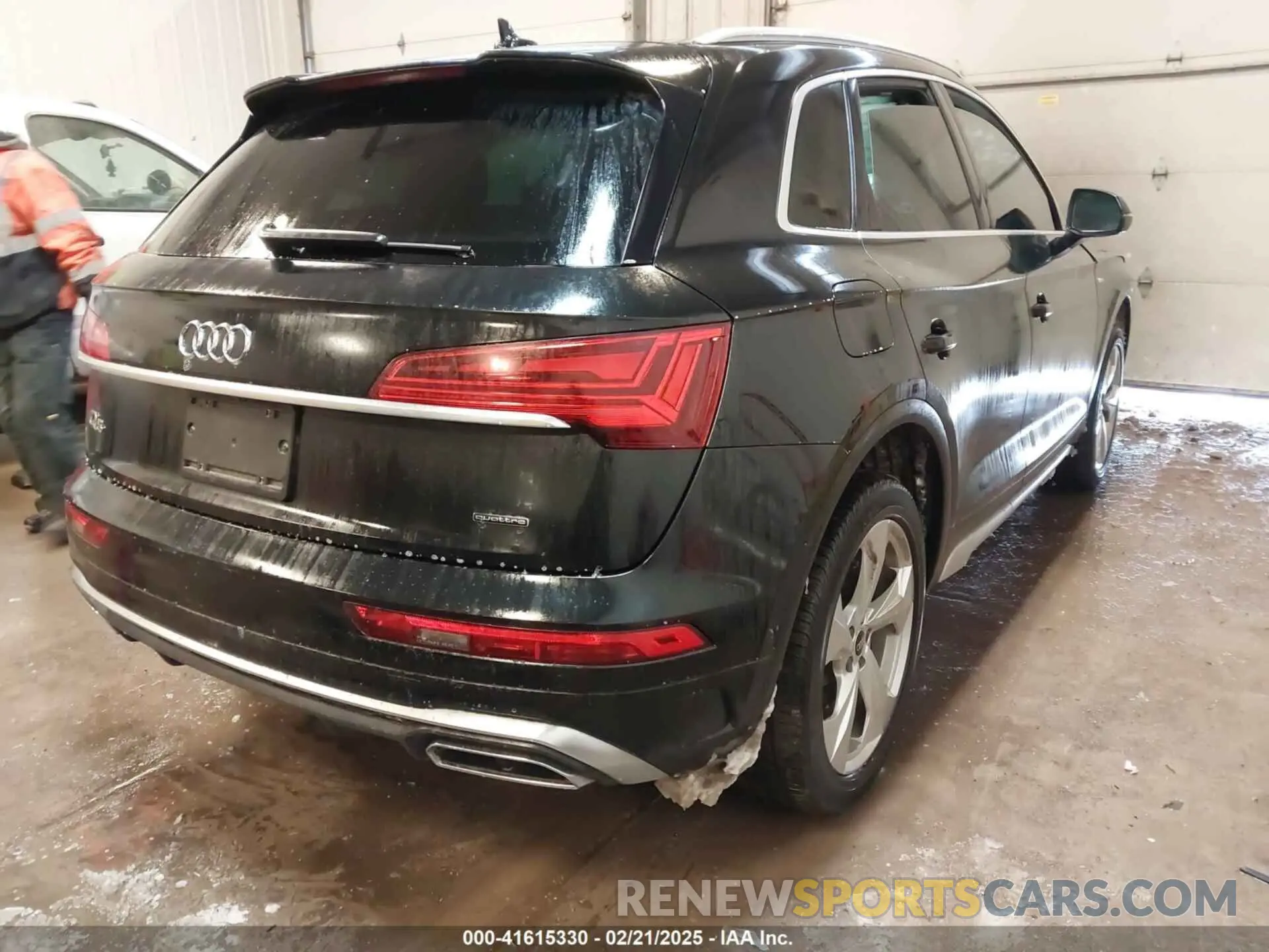 4 Photograph of a damaged car WA1FAAFY4P2063959 AUDI Q5 2023