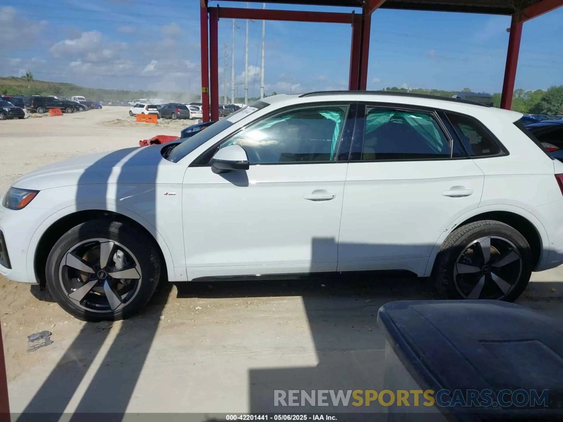 14 Photograph of a damaged car WA1FAAFY6P2009630 AUDI Q5 2023
