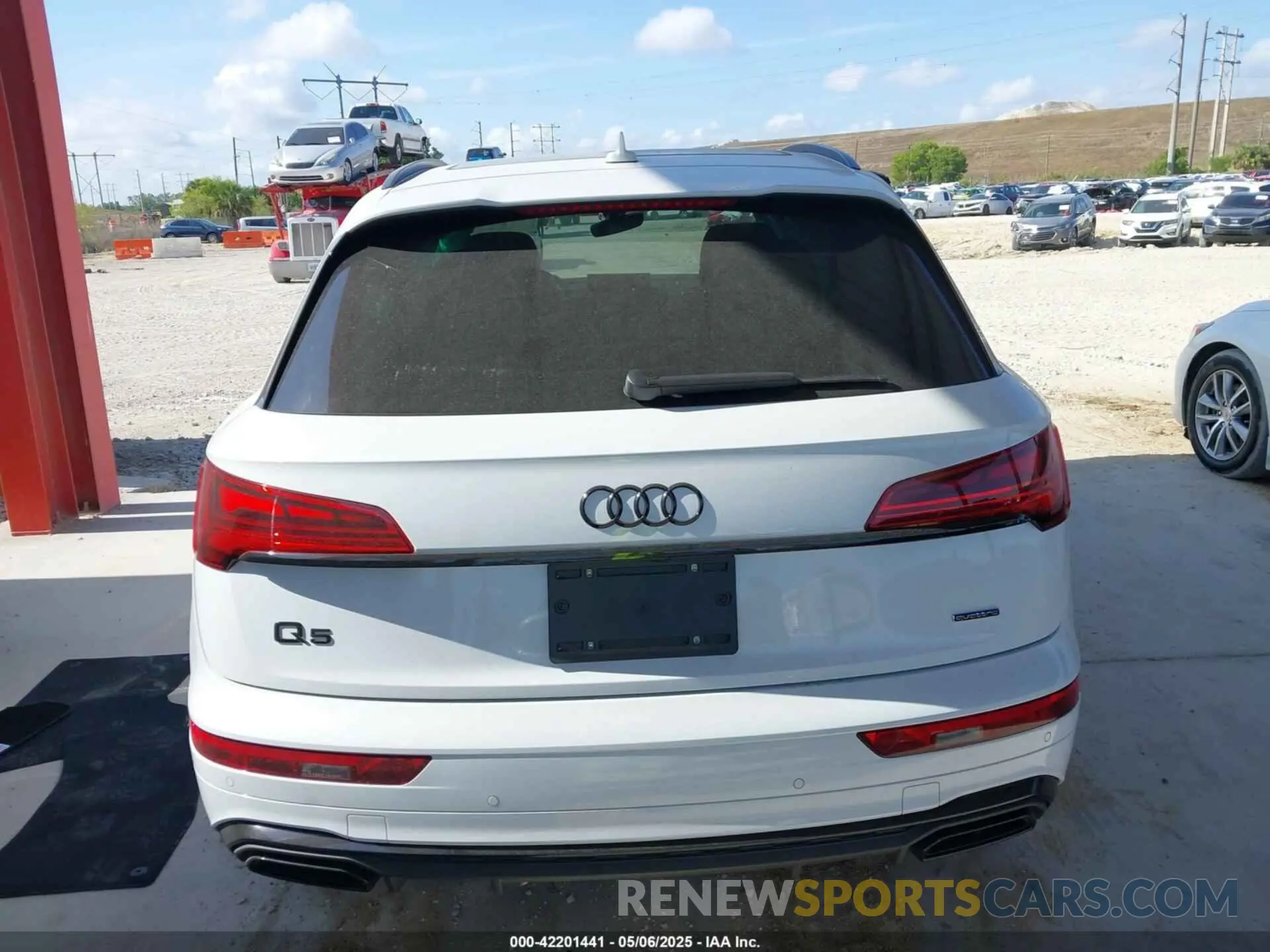 16 Photograph of a damaged car WA1FAAFY6P2009630 AUDI Q5 2023