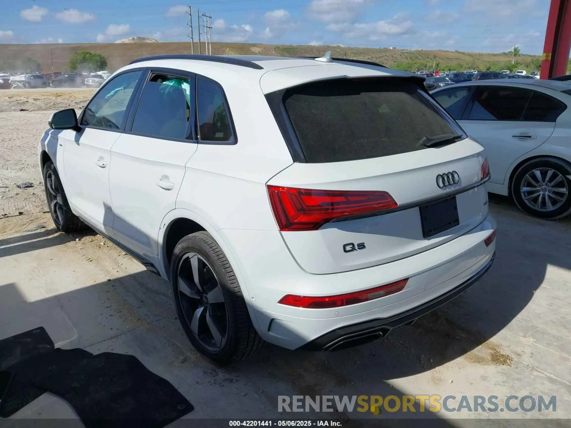 3 Photograph of a damaged car WA1FAAFY6P2009630 AUDI Q5 2023