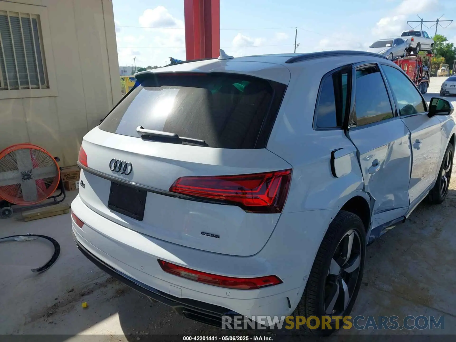 4 Photograph of a damaged car WA1FAAFY6P2009630 AUDI Q5 2023