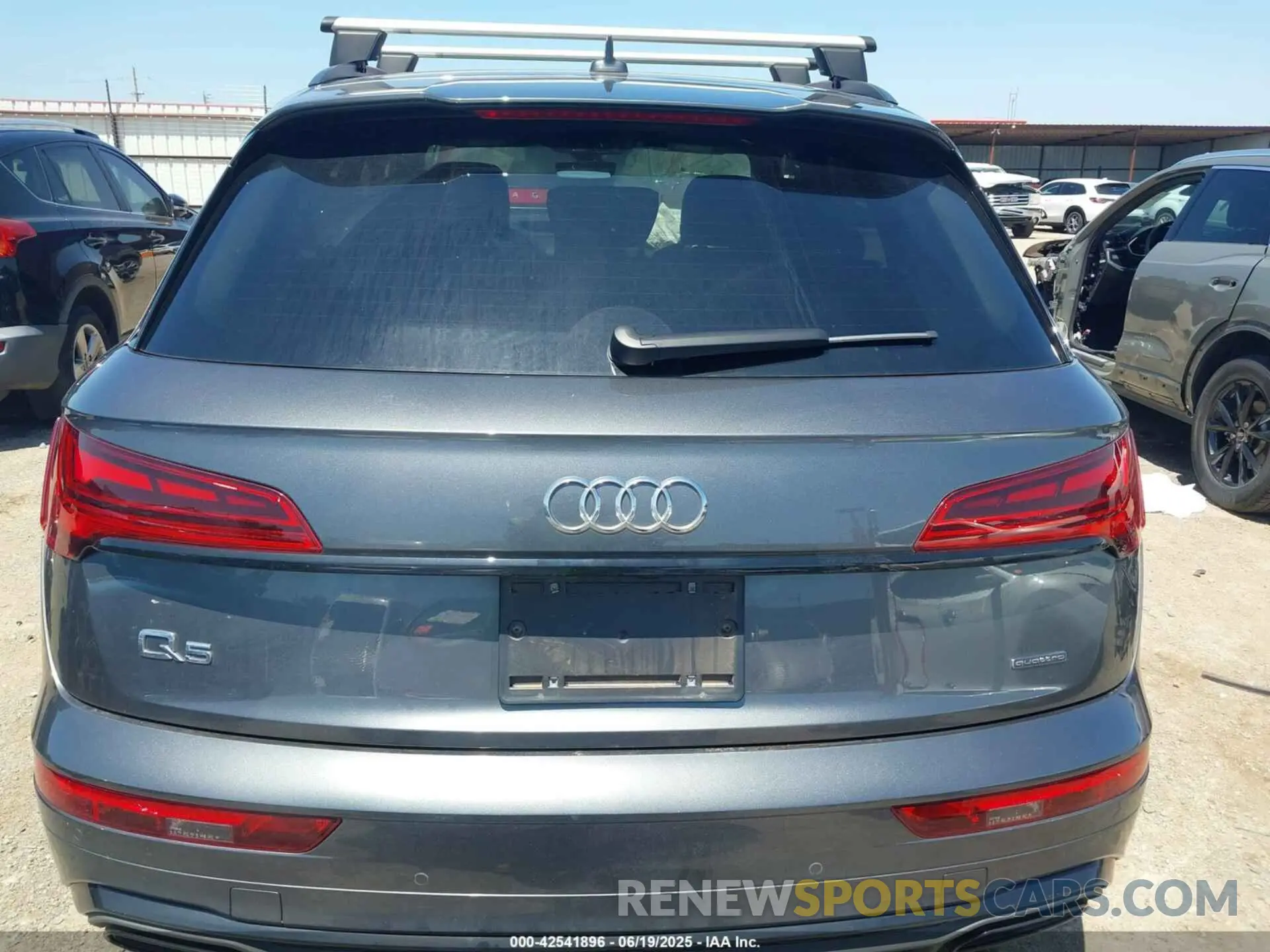 16 Photograph of a damaged car WA1FAAFY7P2054575 AUDI Q5 2023