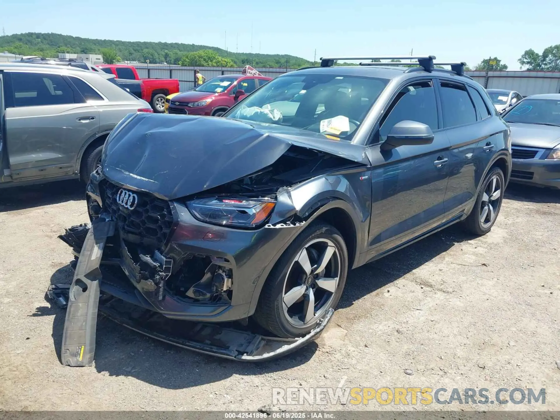 2 Photograph of a damaged car WA1FAAFY7P2054575 AUDI Q5 2023