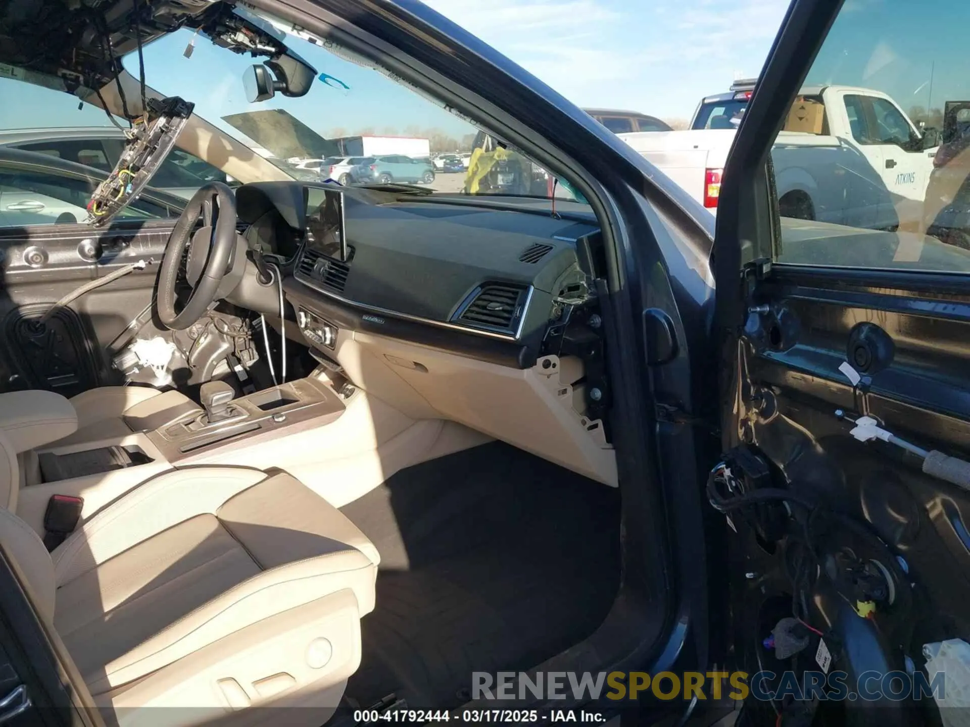 5 Photograph of a damaged car WA1FAAFY8P2167662 AUDI Q5 2023