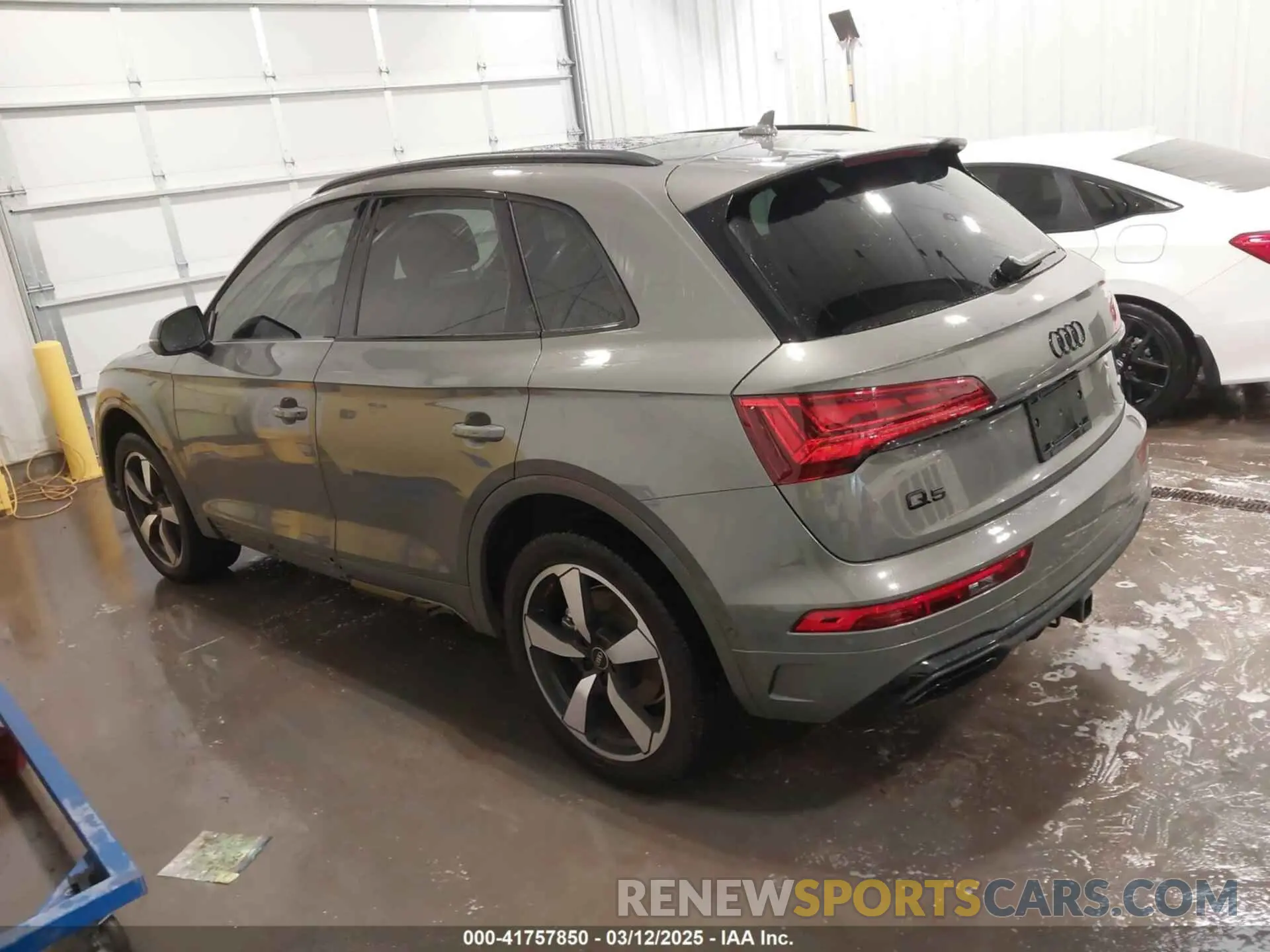 3 Photograph of a damaged car WA1FAAFY9P2114601 AUDI Q5 2023