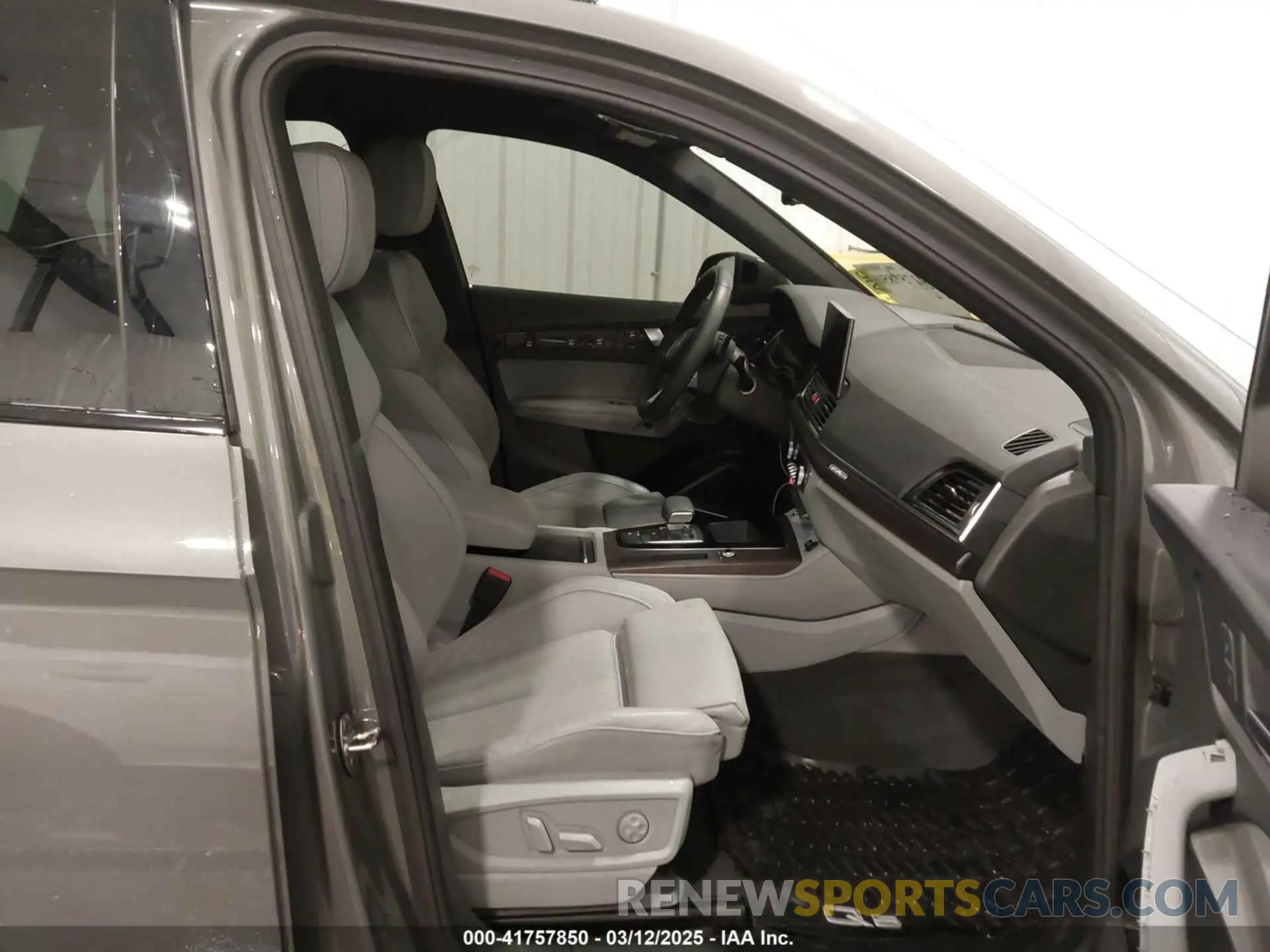 5 Photograph of a damaged car WA1FAAFY9P2114601 AUDI Q5 2023