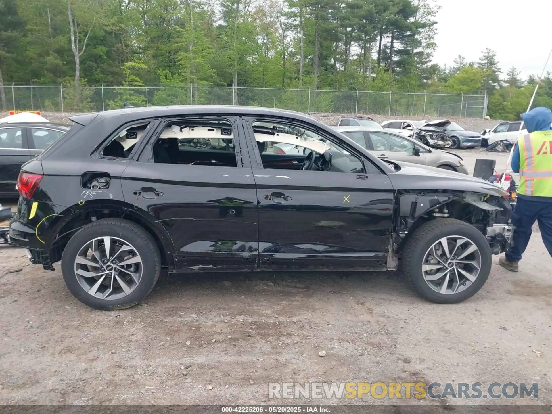14 Photograph of a damaged car WA1GAAFYXP2068698 AUDI Q5 2023