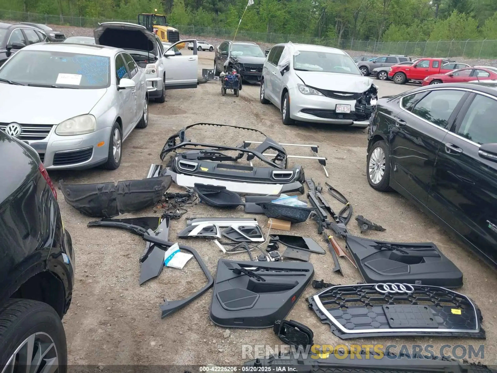18 Photograph of a damaged car WA1GAAFYXP2068698 AUDI Q5 2023