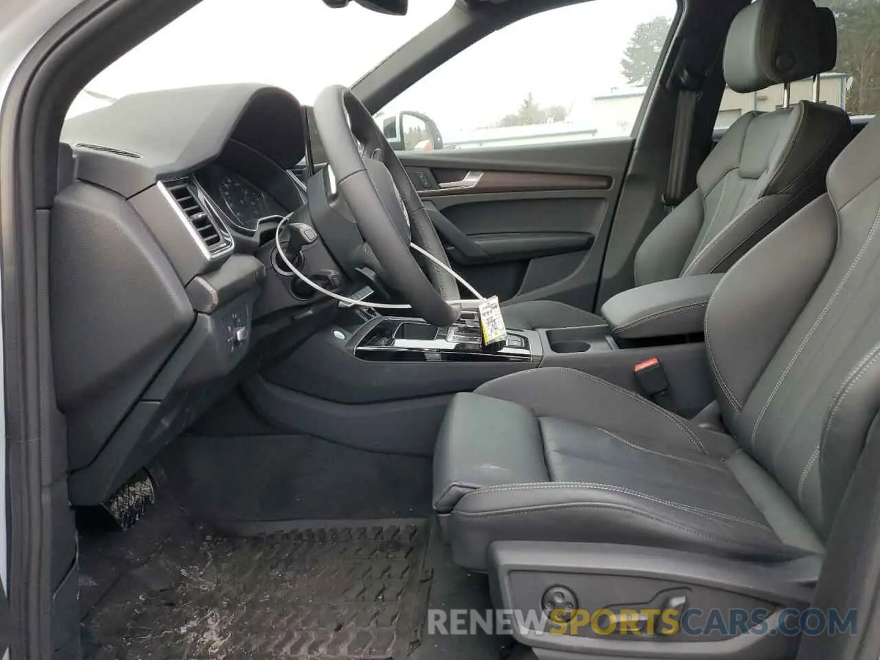 7 Photograph of a damaged car WA14AAFY3R2106861 AUDI Q5 2024