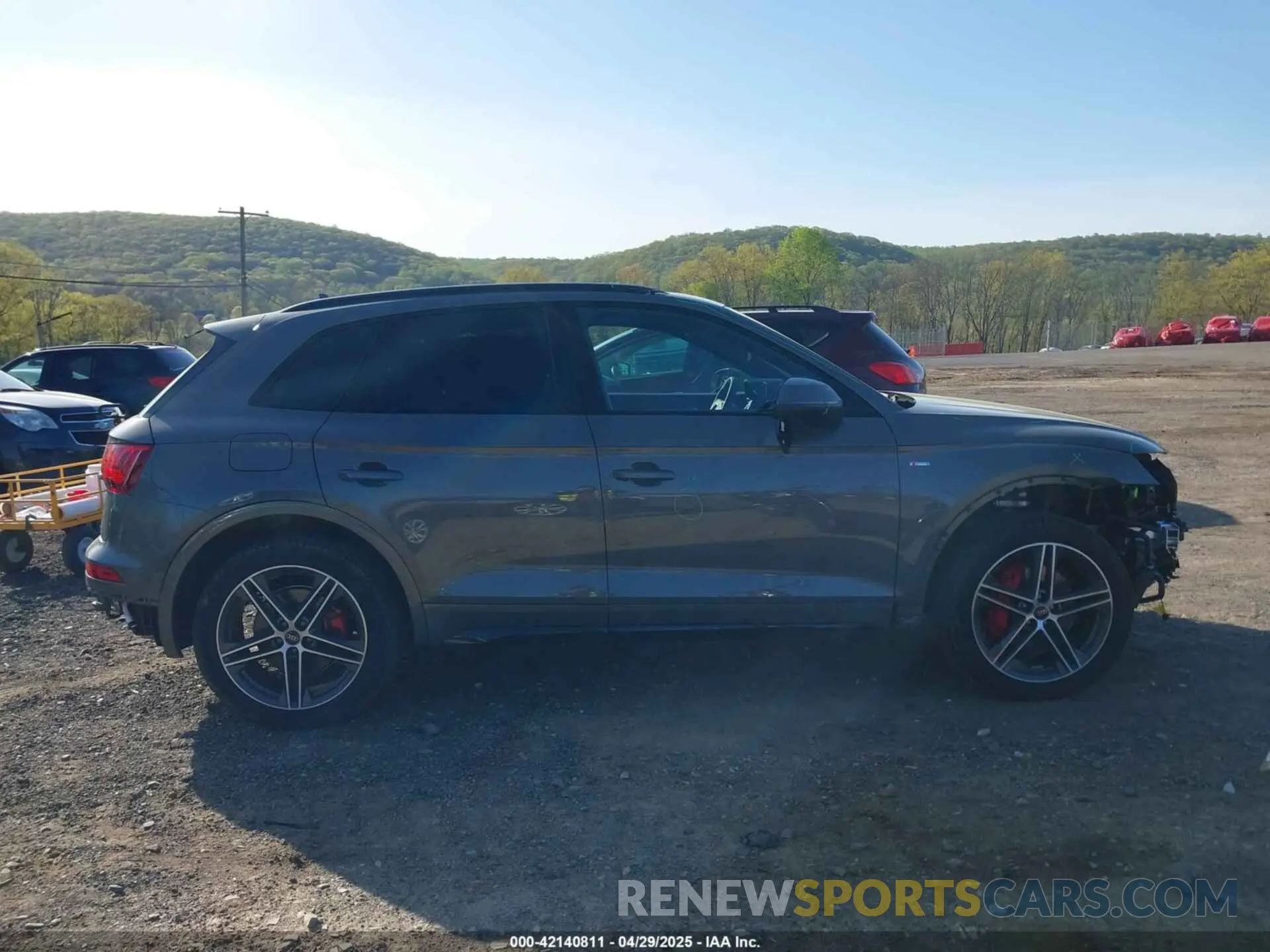14 Photograph of a damaged car WA1E2AFY1R2128648 AUDI Q5 2024