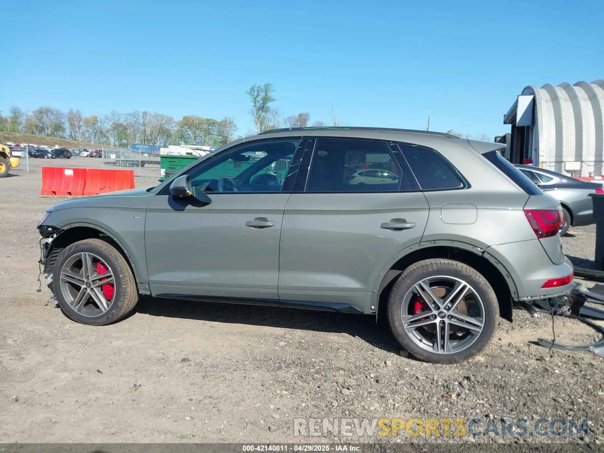 15 Photograph of a damaged car WA1E2AFY1R2128648 AUDI Q5 2024