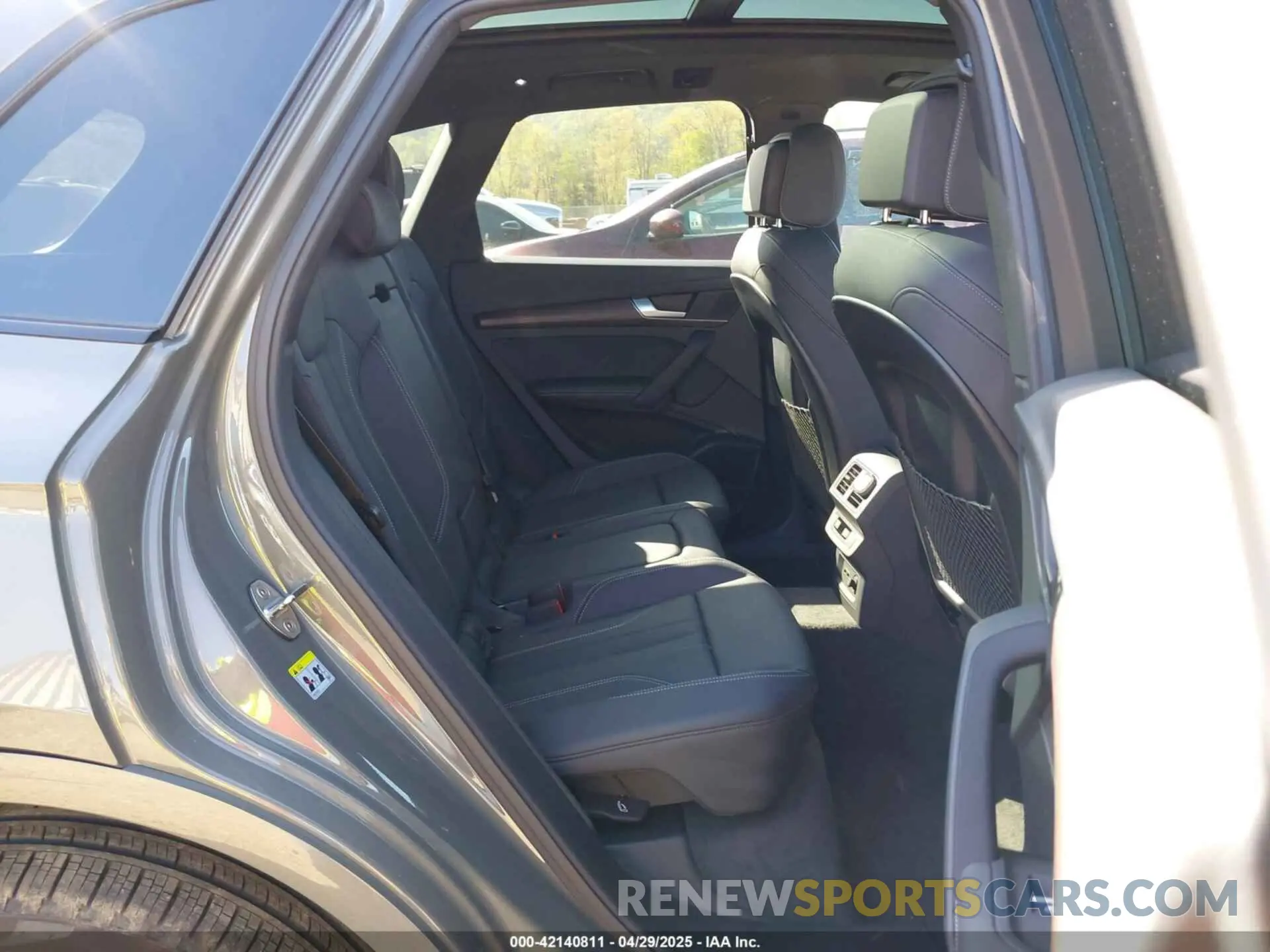 8 Photograph of a damaged car WA1E2AFY1R2128648 AUDI Q5 2024