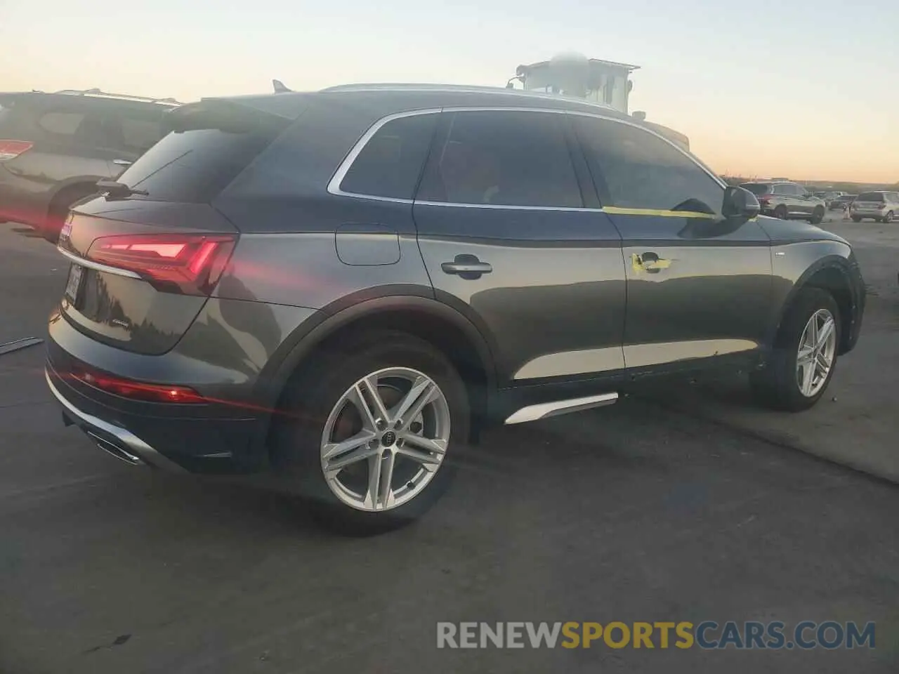 3 Photograph of a damaged car WA1E2AFY7R2088303 AUDI Q5 2024