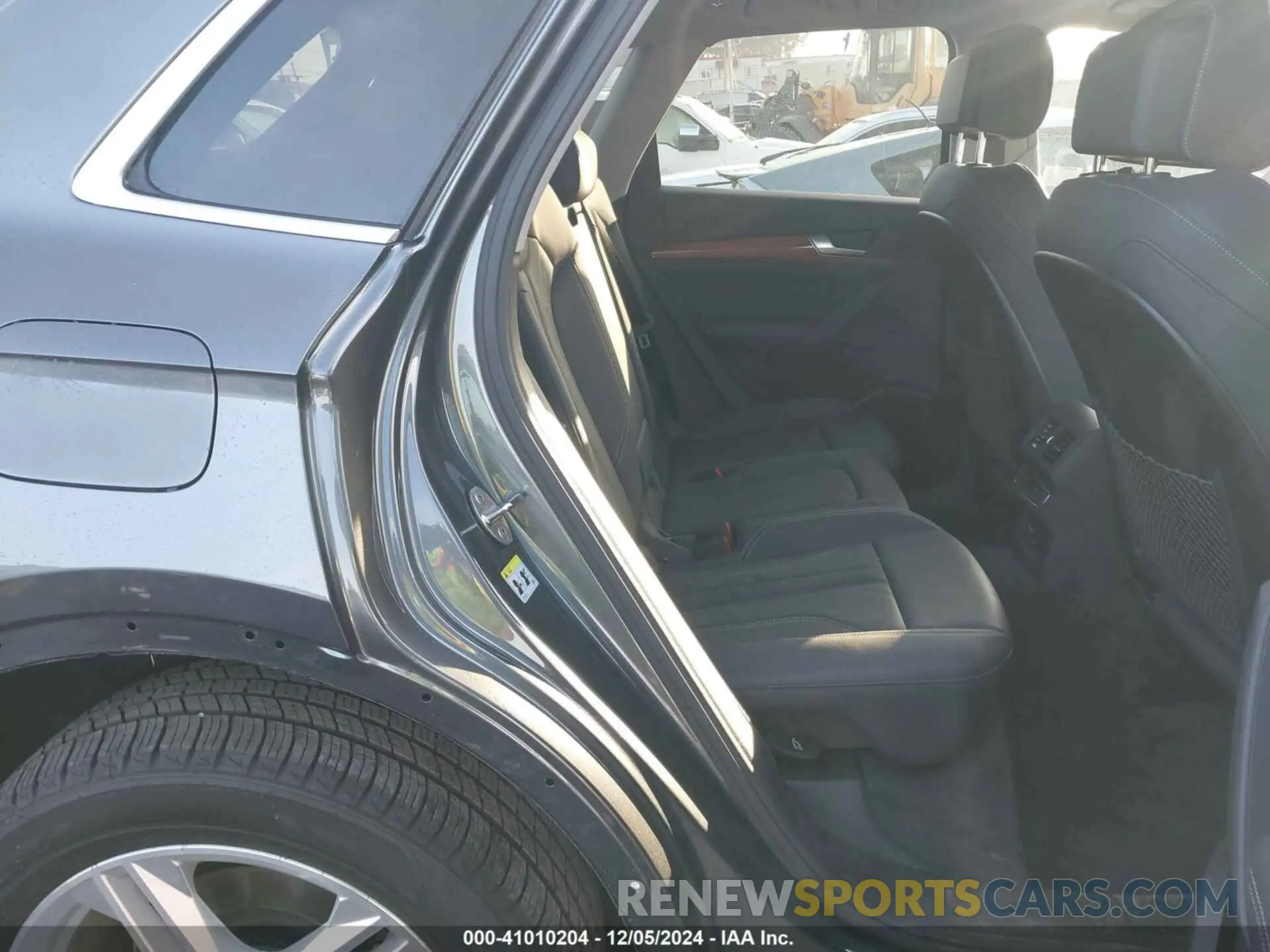 8 Photograph of a damaged car WA1E2AFY9R2076685 AUDI Q5 2024