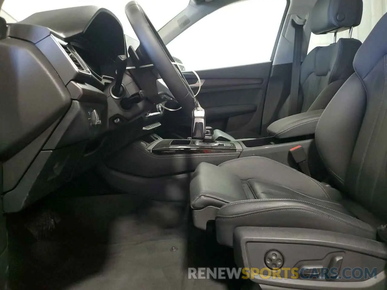 7 Фотография поврежденного автомобиля WA1EAAFY1R2086596 AUDI Q5 2024