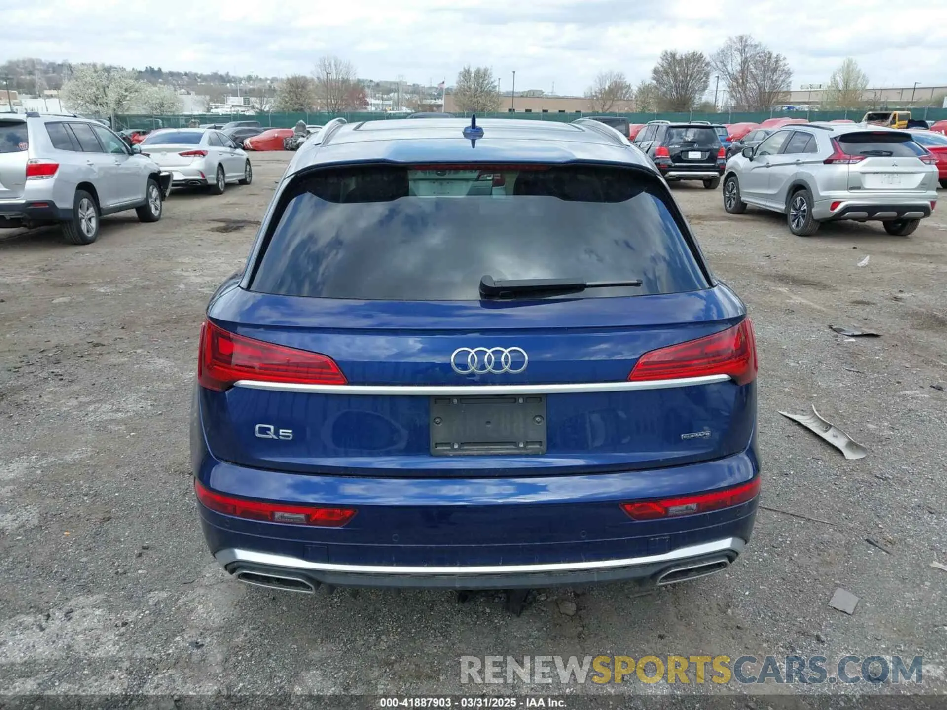 16 Photograph of a damaged car WA1EAAFY2R2018050 AUDI Q5 2024