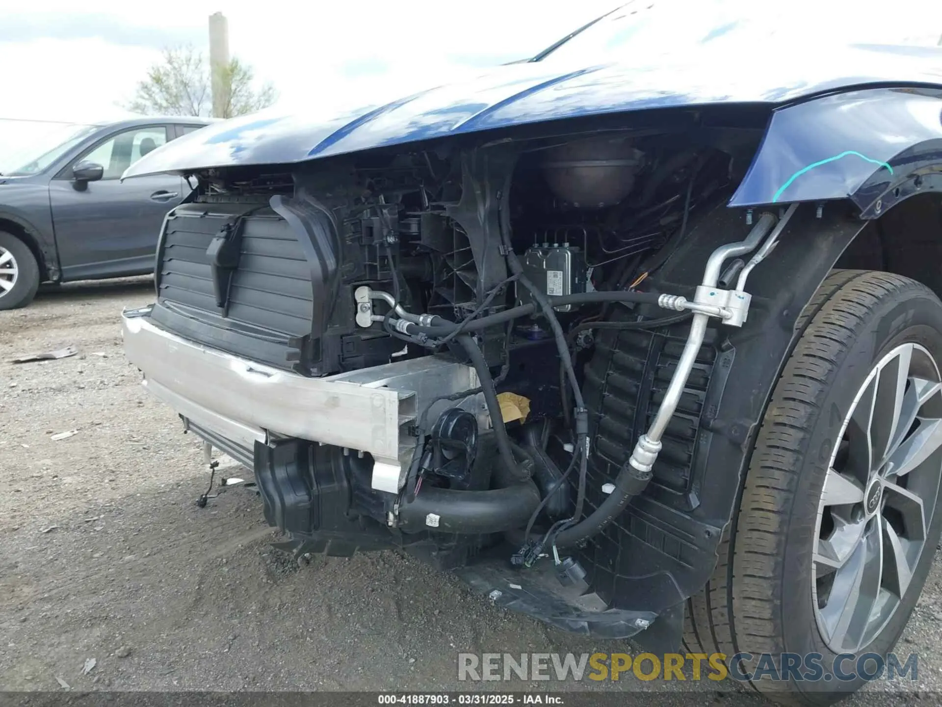 18 Photograph of a damaged car WA1EAAFY2R2018050 AUDI Q5 2024