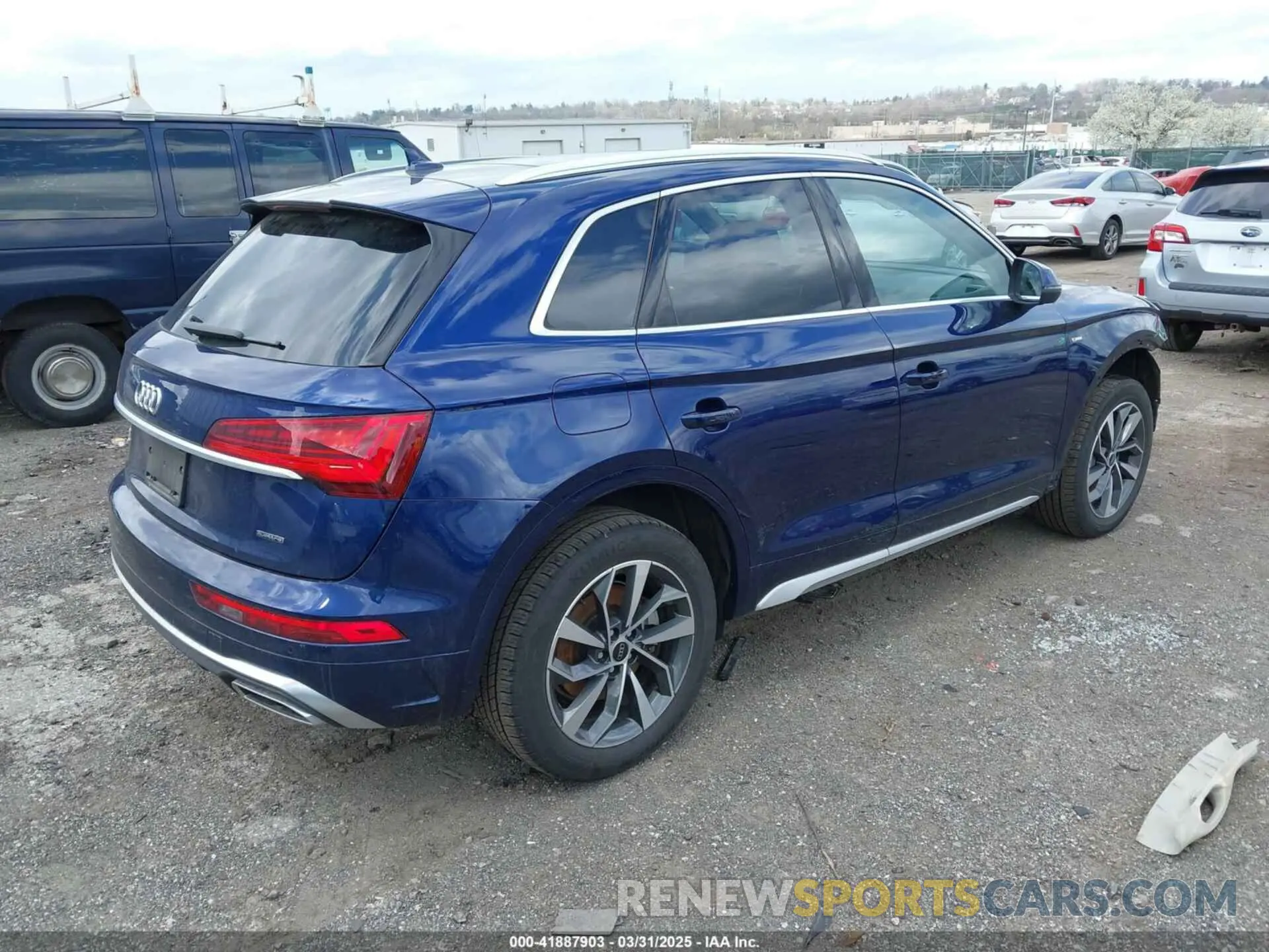 4 Photograph of a damaged car WA1EAAFY2R2018050 AUDI Q5 2024