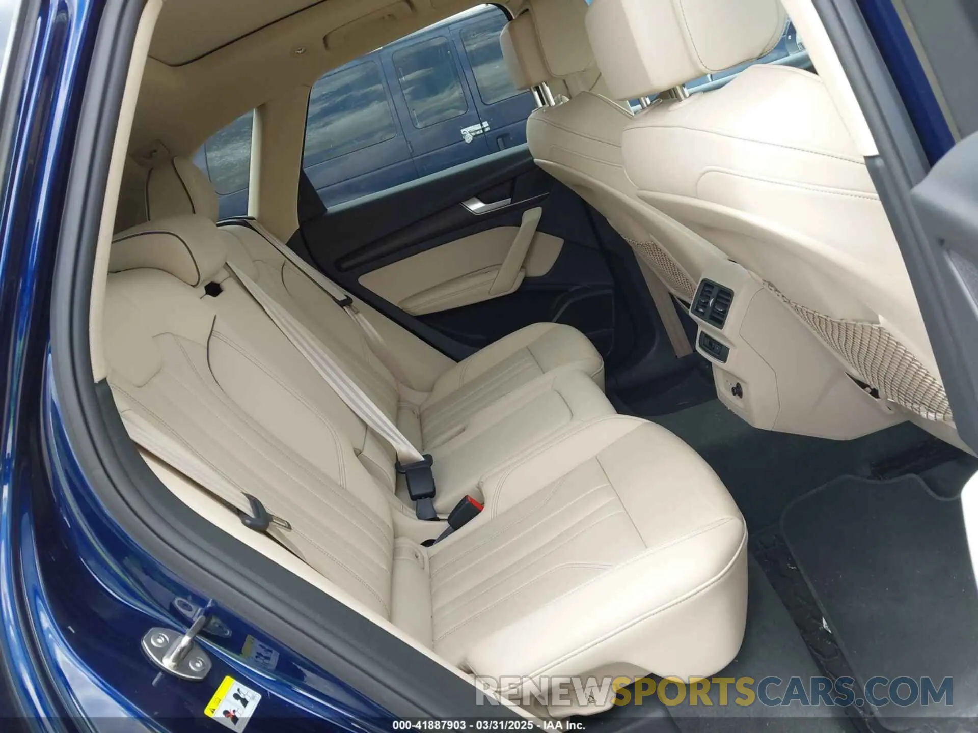 8 Photograph of a damaged car WA1EAAFY2R2018050 AUDI Q5 2024