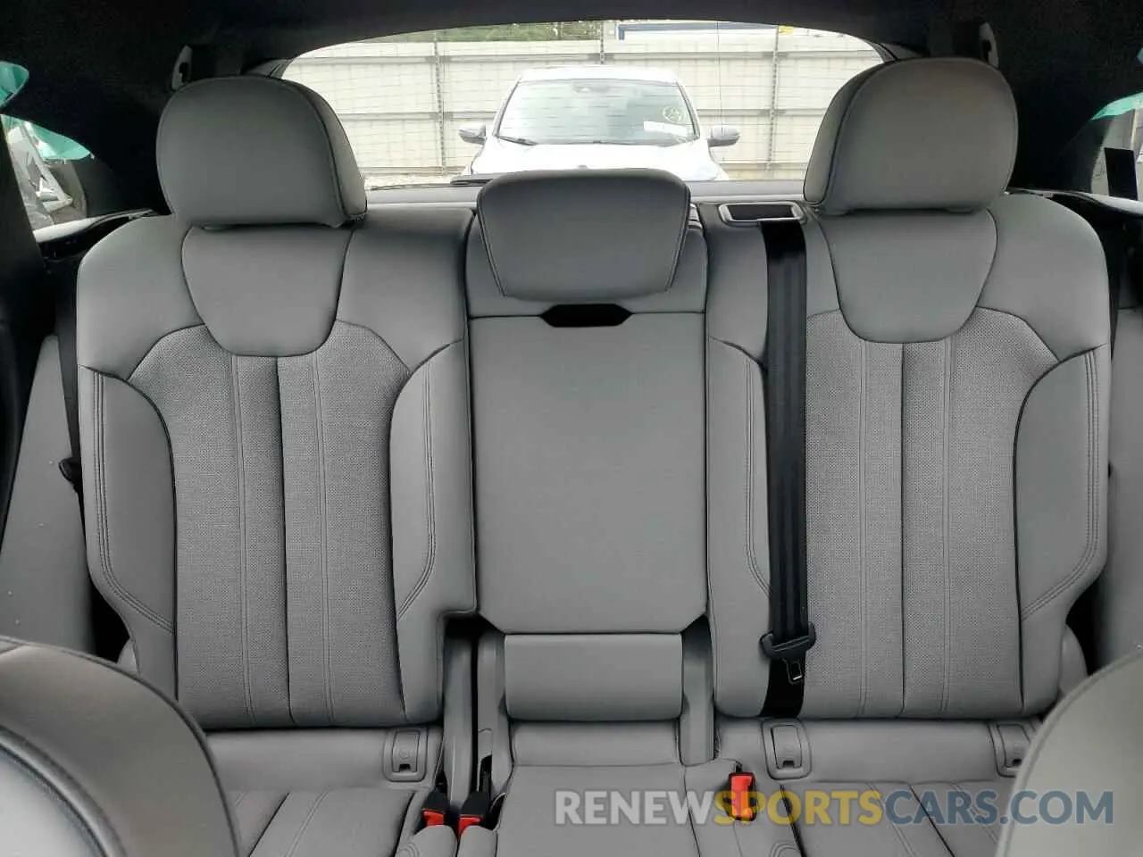 10 Фотография поврежденного автомобиля WA1EAAFY2R2145381 AUDI Q5 2024