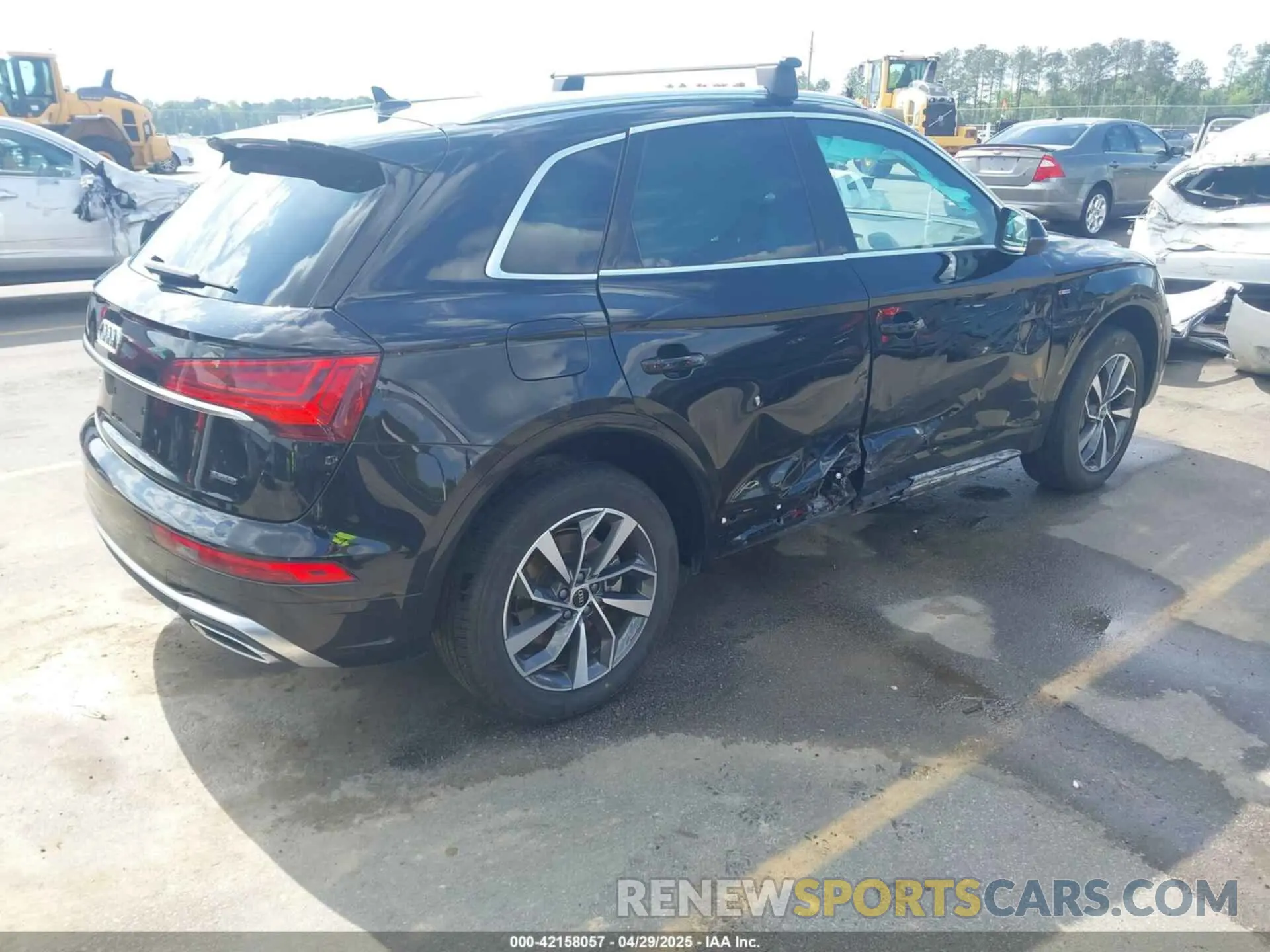 4 Photograph of a damaged car WA1EAAFY5R2030063 AUDI Q5 2024