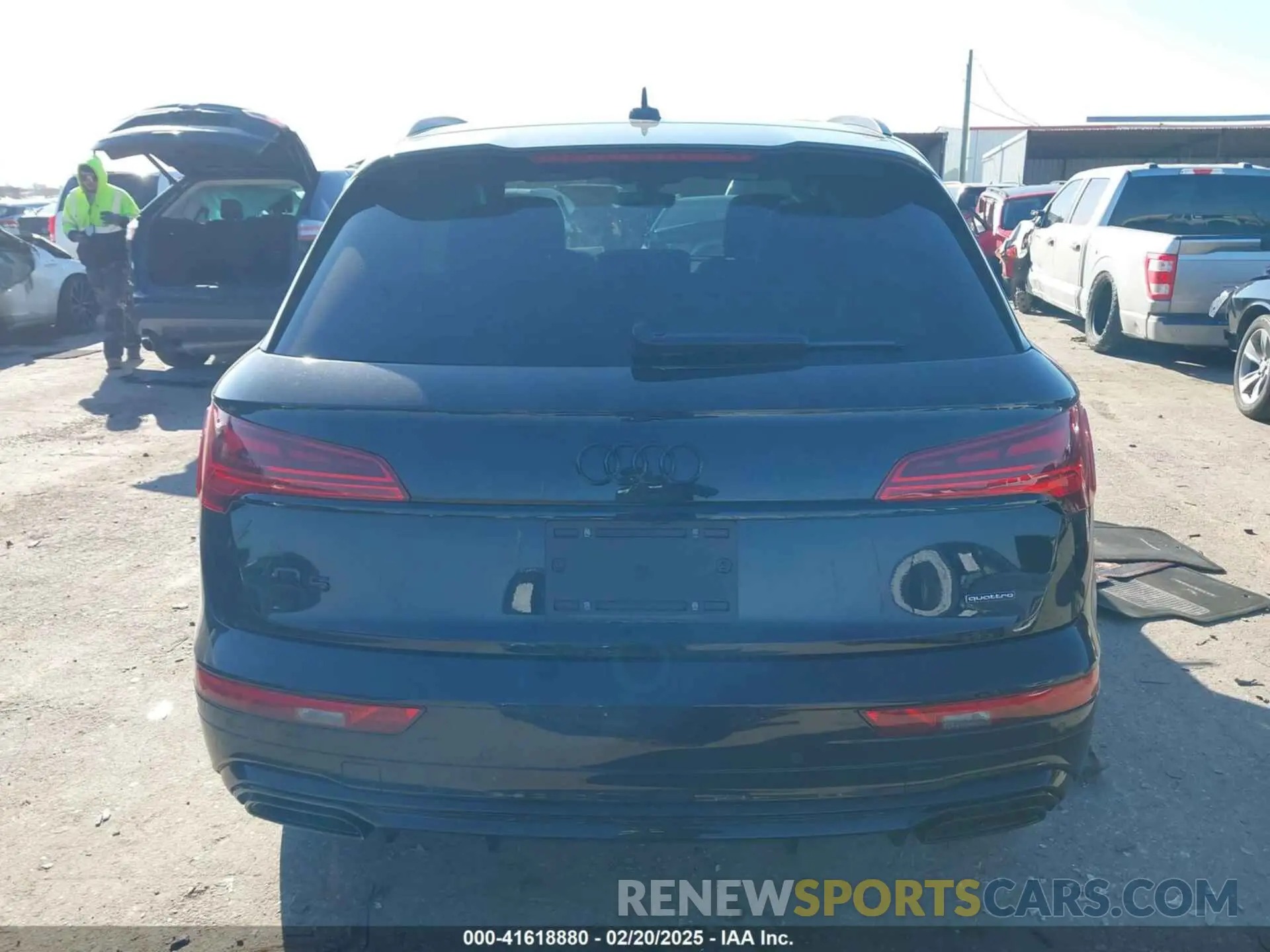 16 Photograph of a damaged car WA1EAAFY5R2120135 AUDI Q5 2024