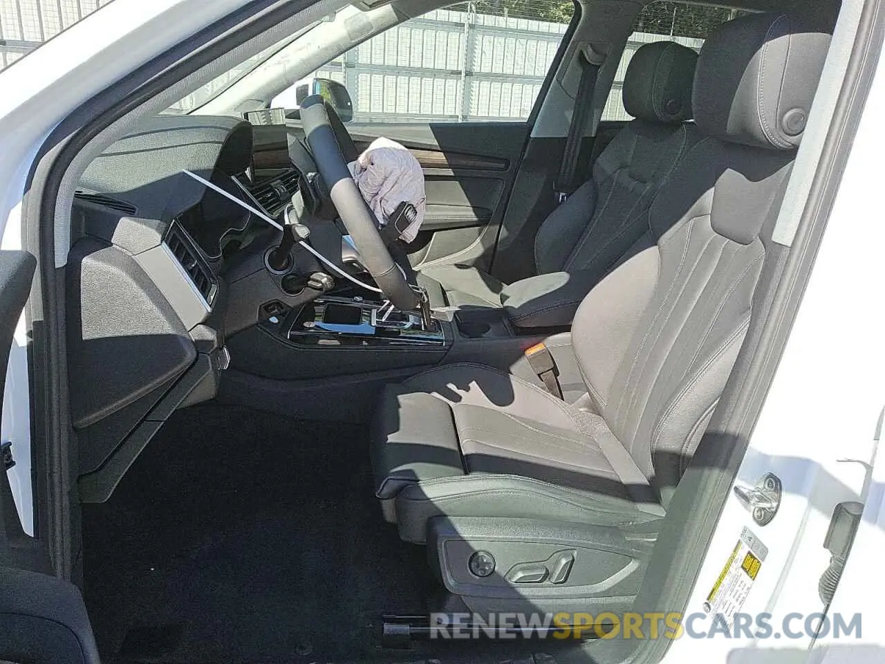 7 Photograph of a damaged car WA1EAAFY5R2131698 AUDI Q5 2024