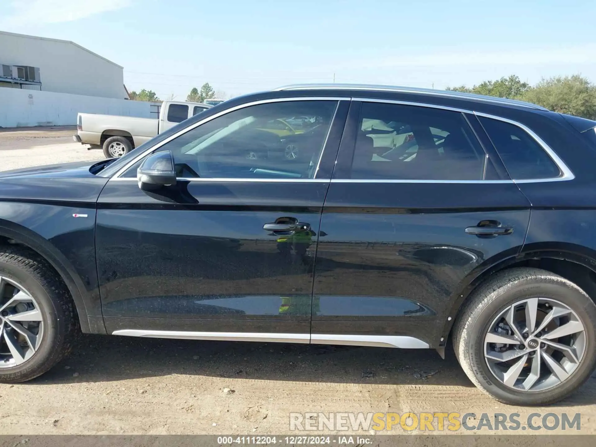 15 Photograph of a damaged car WA1EAAFY6R2047325 AUDI Q5 2024