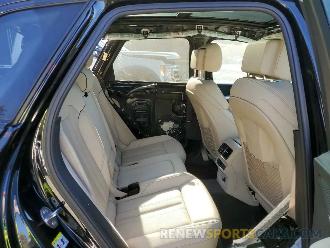 11 Photograph of a damaged car WA1EAAFY8R2033880 AUDI Q5 2024
